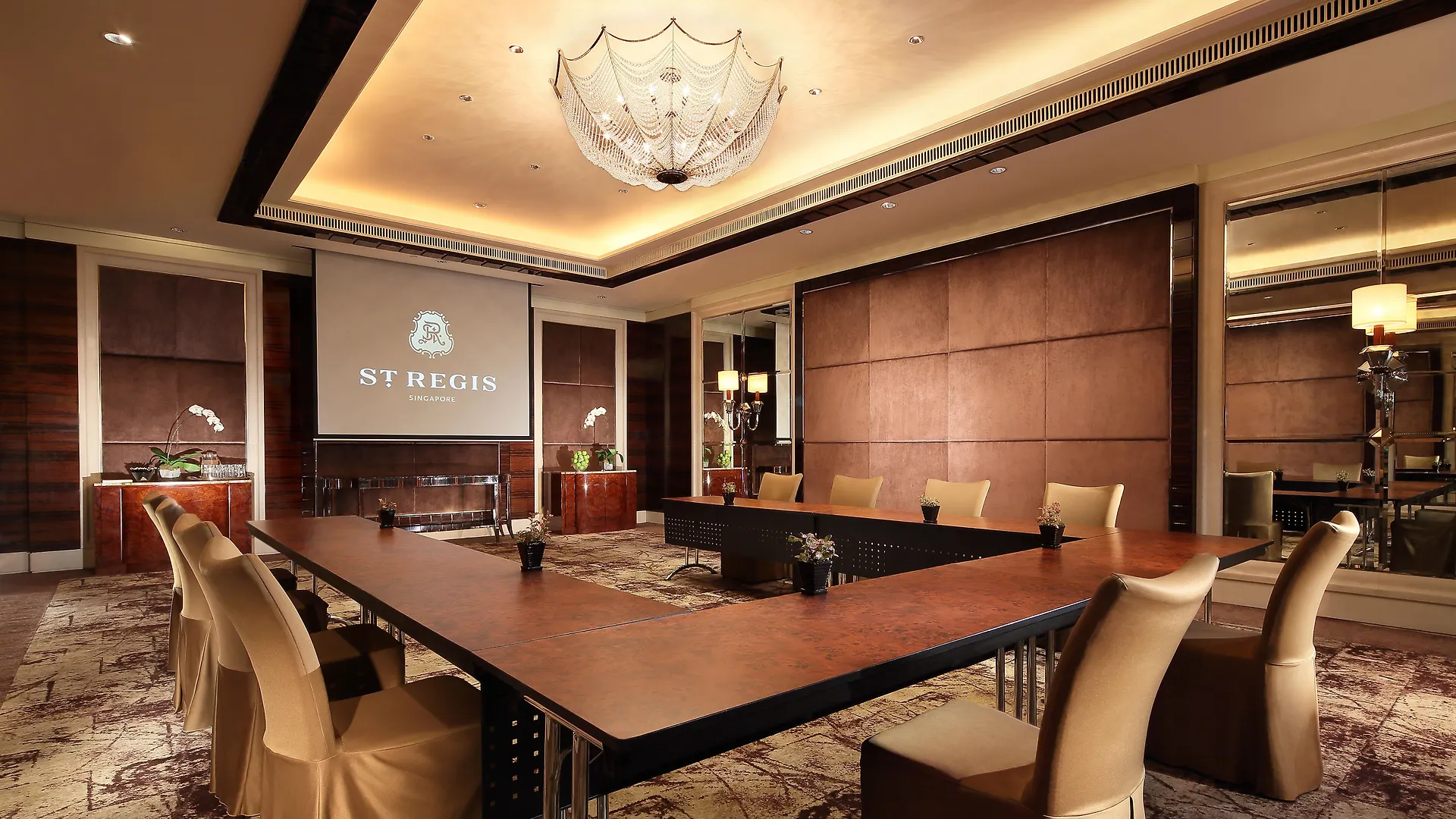 The St. Regis Singapore 5*,