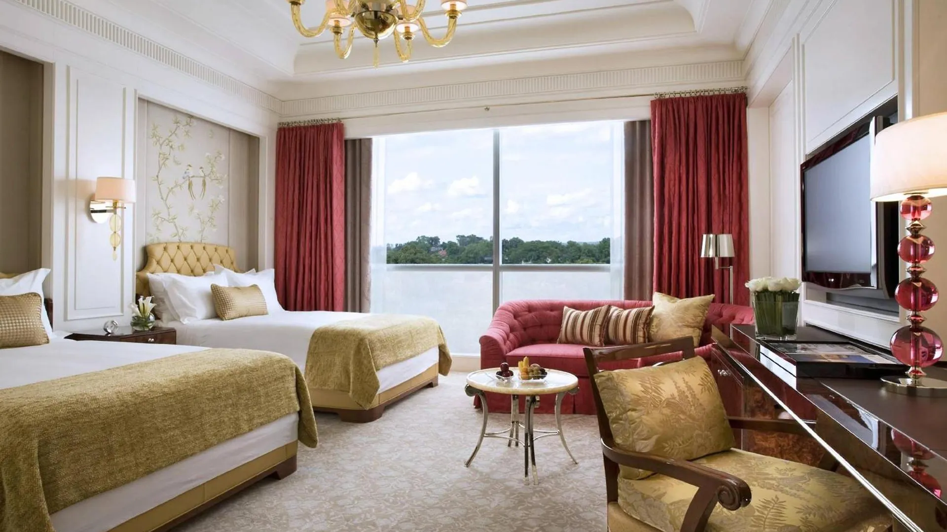 The St. Regis Singapore 5*,
